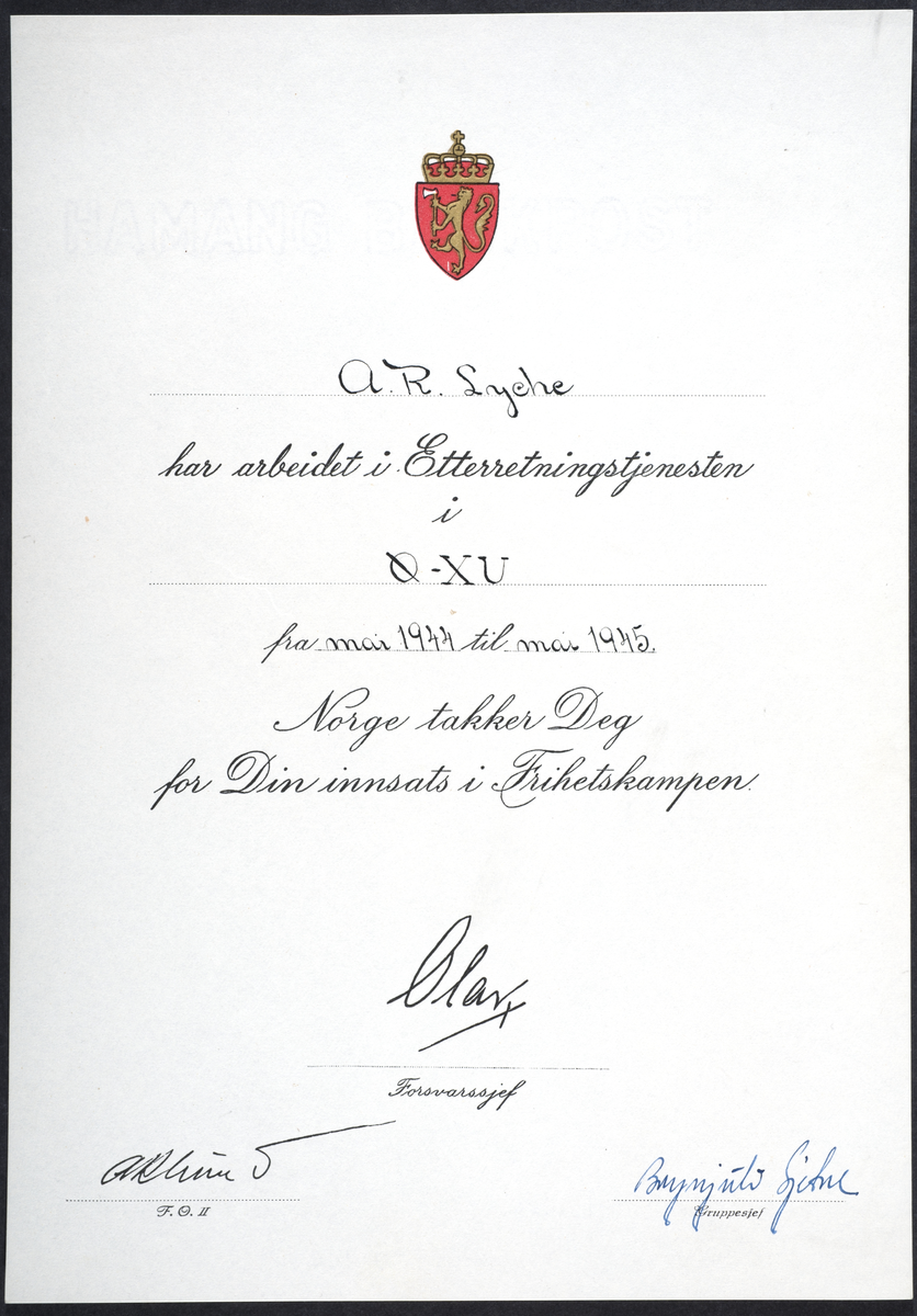 Diplom tildelt Alexander Lyche for innsats under andre verdenskrig, etterretningstjenesten Ø-XU. 1944-1945. signert kong Olav,
