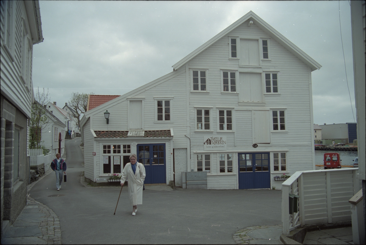 Den gamle tåkelurfabrikken i Skudeneshavn. Fabrikken produserte tåkelurer patentert av Ole Christian Hansen fra1880 til 1960. På bildet er det kunst- og kulturverksted og café i den gamle fabrikken.