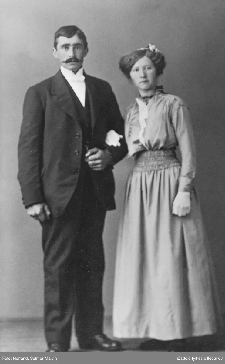 Ukjent brudepar, 17. november 1915, antakelig fra Varteig.