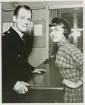 Poliskonstapel Erik Tegheim och Miss Pomona (Ann-Britt Wrele) på polisstationen Växjö,1953.
Trol. reprotagebild.
