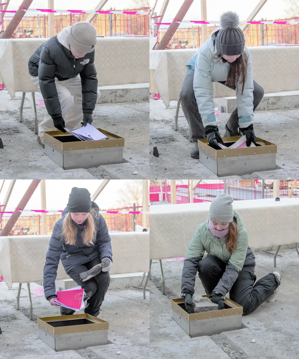 Fire bilder av grunnsteinsnedleggelse med barn som legger ned hver sin gjenstand i en boks i bakken. 