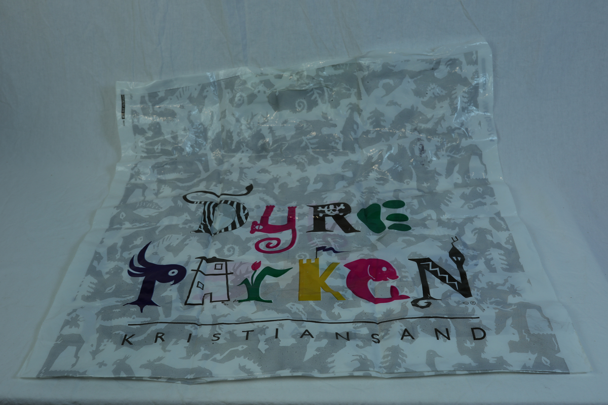 a: Dyreparkens logo. b: Kaptein Sabeltann