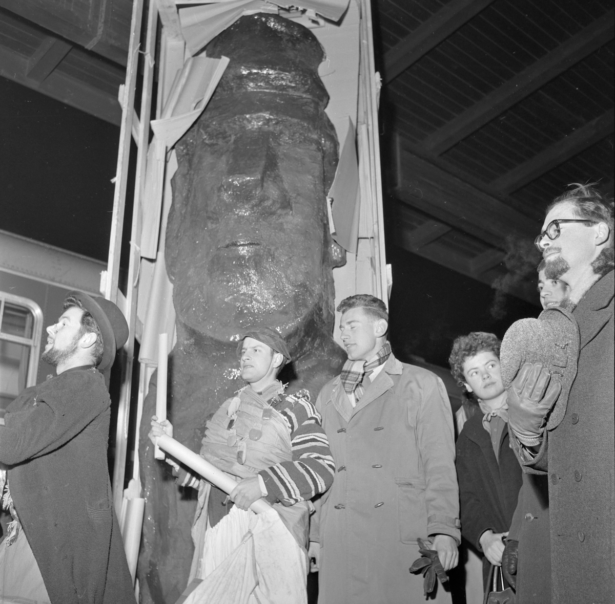 Studenter fra Oslo kommer for å besøke UKA 1957