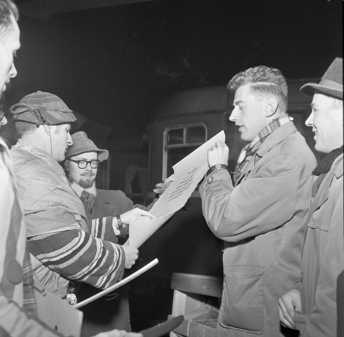 Studenter fra Oslo kommer for å besøke UKA 1957