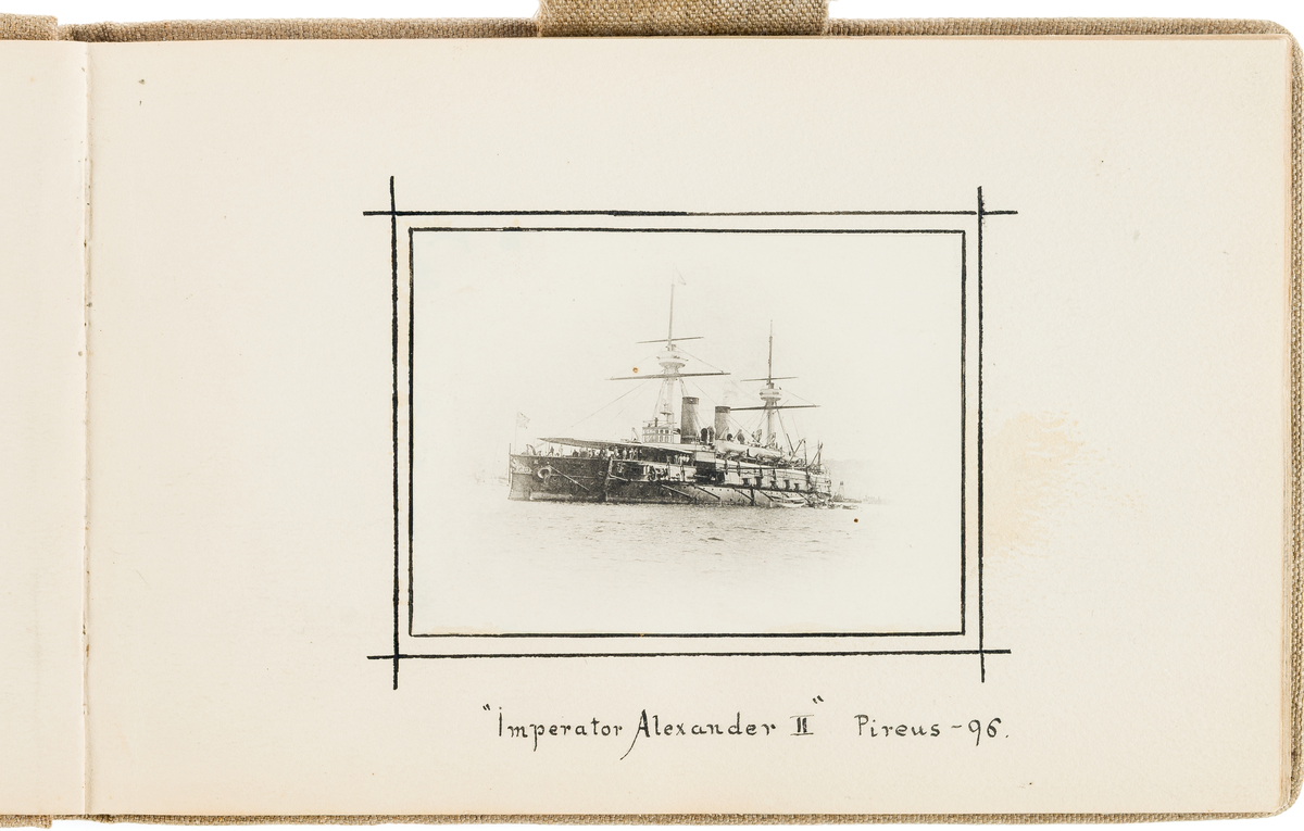 Bilden visar det ryska slagskeppet "Imperator Alexander II. i Pireus