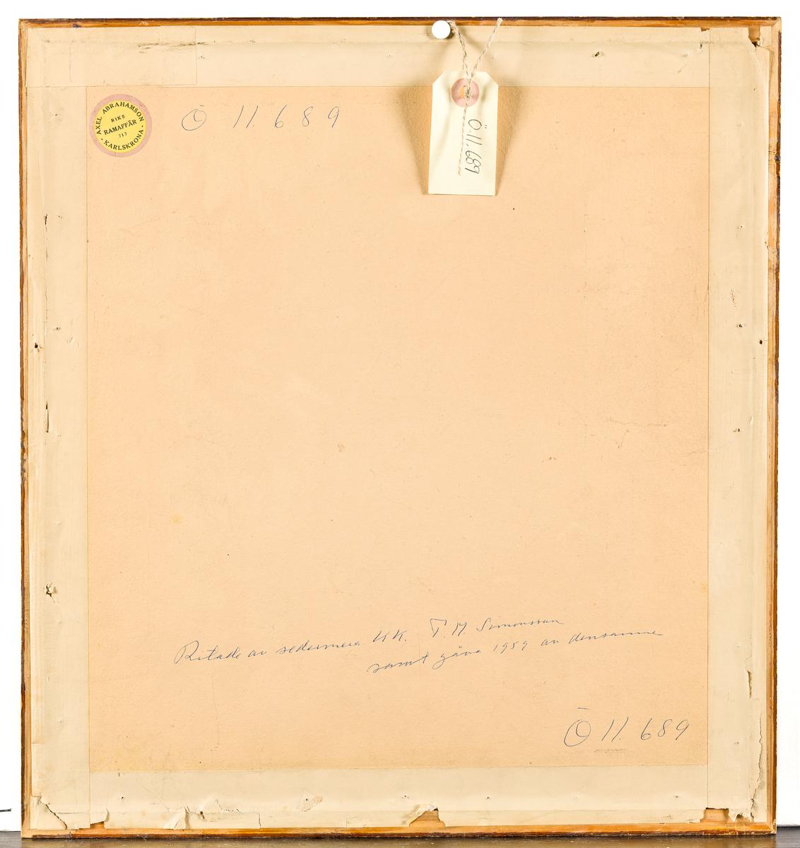 Karikatyrer, lärare vid Kungl Sjökrigsskolan. Innehållande 16 karikatyrer av lärare vid Kungl Sjökrigs skolan 1907 - 1915 utförda av sedermera kommendörkaptenen T.M. Simonsson.