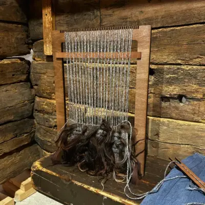 Ein bordvev med ein havlferdig minivarafell på 