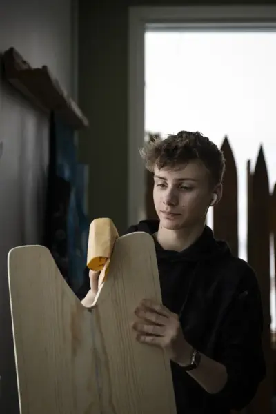 gutt lager snøbrett