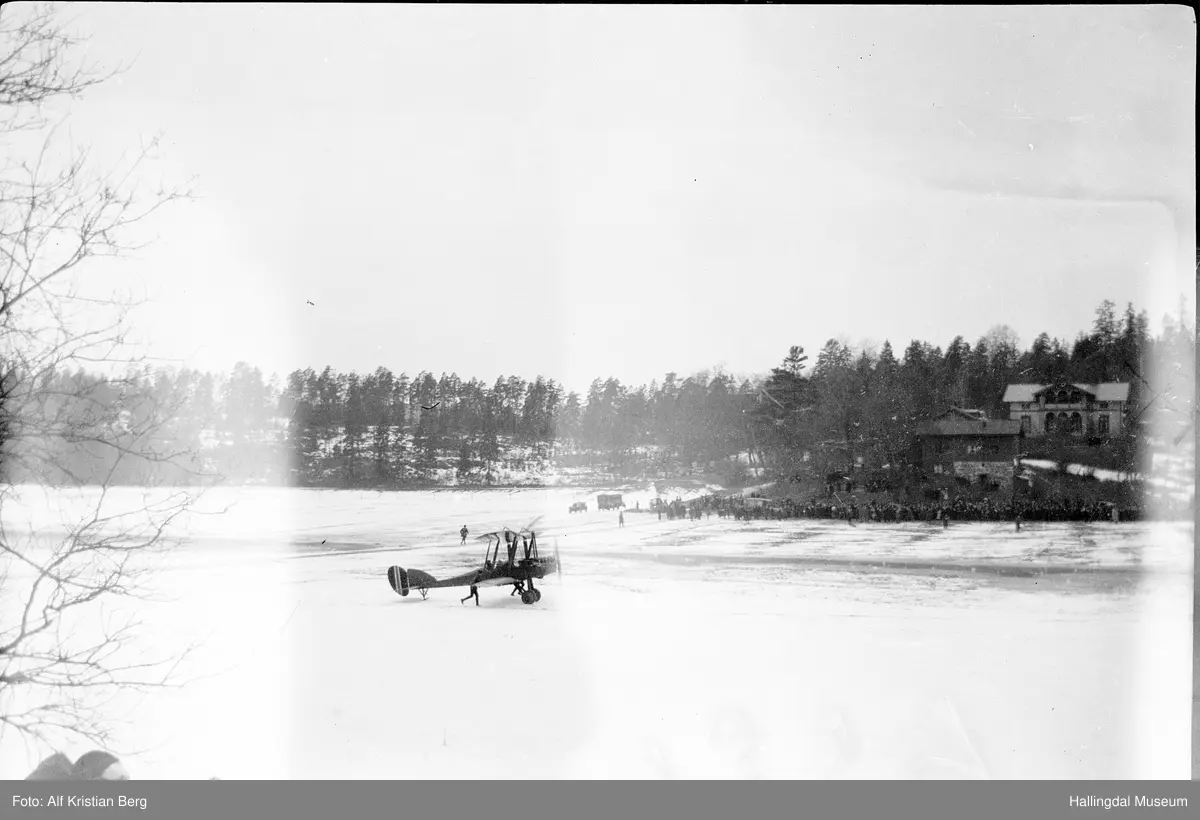 Dobbeltdekker (fly) på Ekebergsletta.