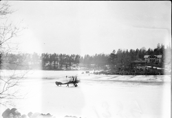 Dobbeltdekker (fly) på Ekebergsletta.