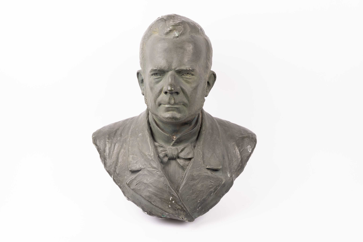 Portrettbyste av skipsreder Peter Gabriel Halvorsen