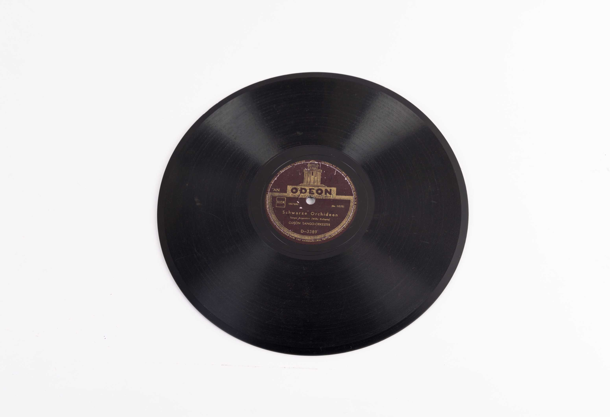 Grammofonplate ("78-plater") fra Odeon Tango Orkester i platekoffert/platekassett benyttet ombord i DS STORD (bg. 1913).