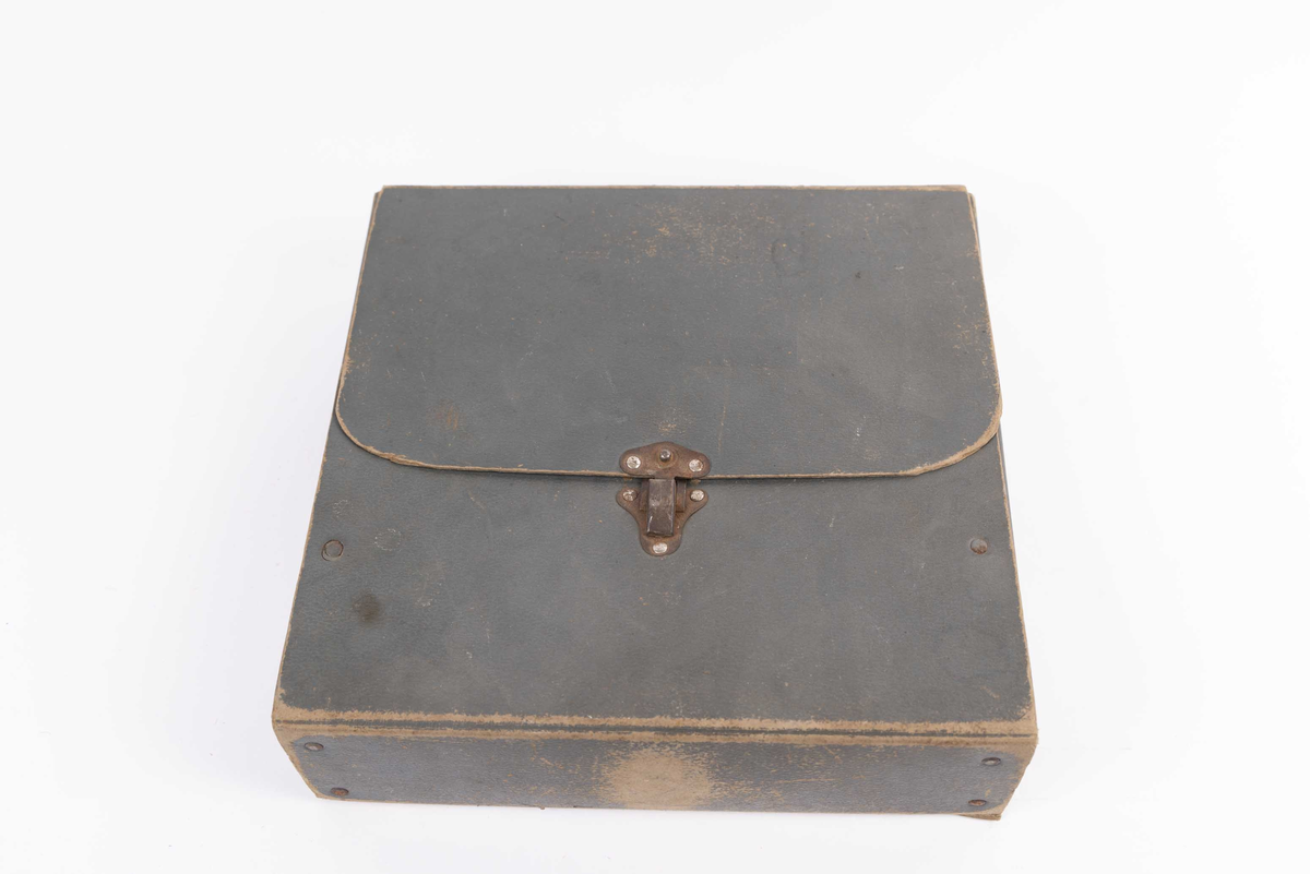 Platekoffert/platekassett til grammofonplater ("78-plater")  benyttet ombord i DS STORD (bg. 1913).