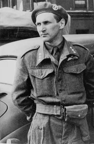 Gunnar Sønsteby i militær uniform.