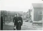 Rinkaby utanför Kristianstad. Fångläger för balter m.fl., januari 1946.
Några poliser på patrull. Poliskonstapel Lennart Baugert, Växjö, till höger.