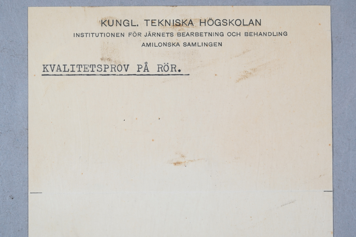 Prov på rör. Två märkningar på provet med notering: "Hofors 1897". Tillhörande lapp med notering: "Kvalitetsprov på rör."