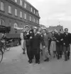 Tredje dagens studenter, 1944.
En student bärs iväg längs Storgatan sina kamrater. Till vänster syns dåv. Skånska Bankens hus.