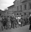 Studentfinal, 1944. 
En grupp studenter m.fl. är på väg uppför Storgatan mot Stortorget.

Angående avgångsklassen 1944 - se 