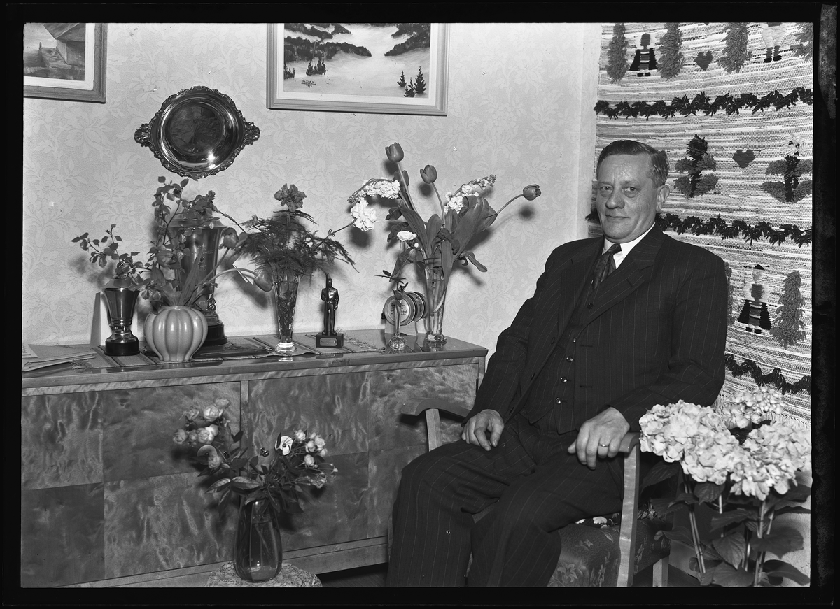 Porträtt, 50-års foto. Tord Hallberg, Rallsta, Hallstahammar.
Ur Gustaf Åhmans samling.