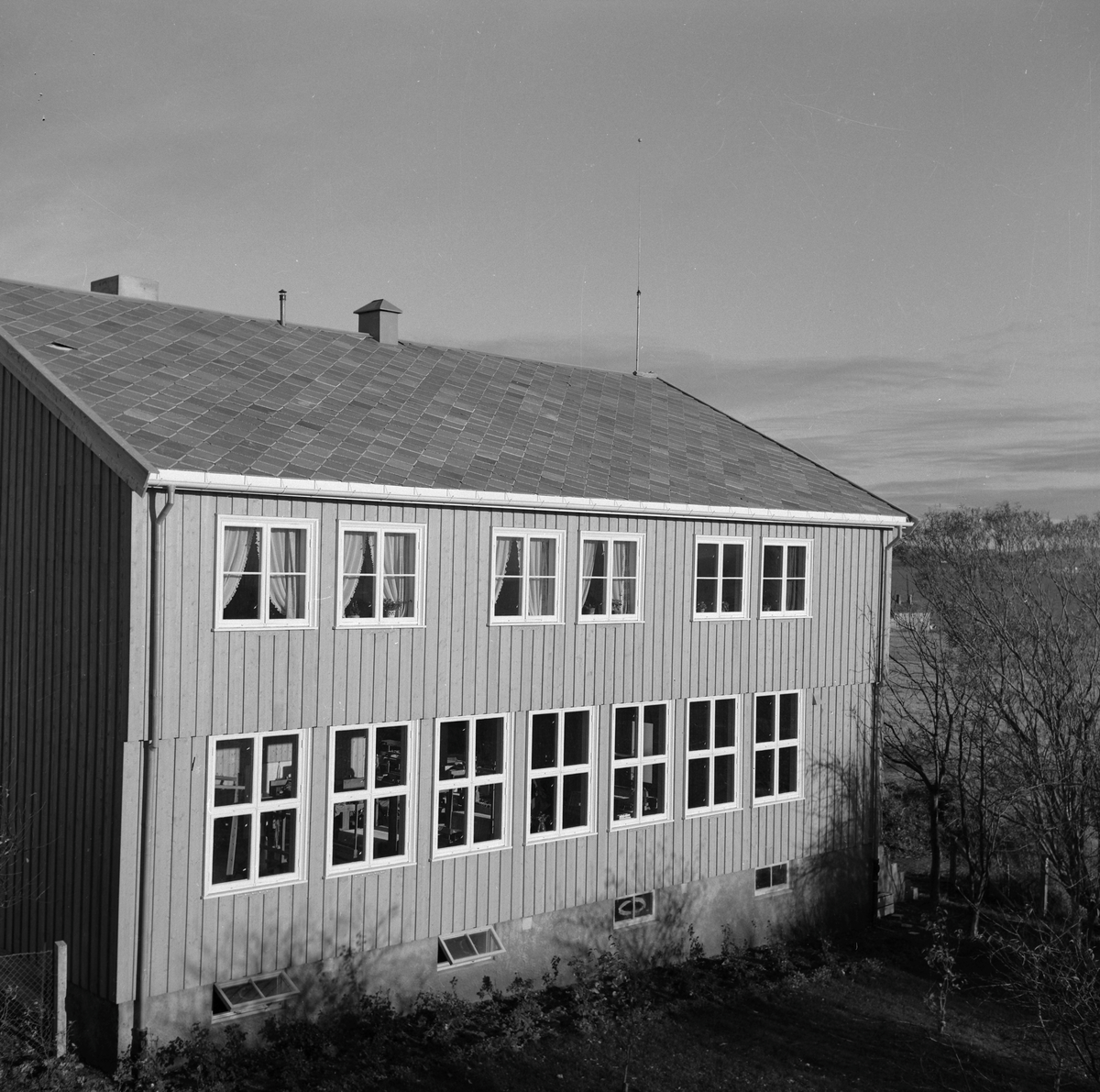 Brekstad Husmorskole, eksteriør og kjøkken i nybygget