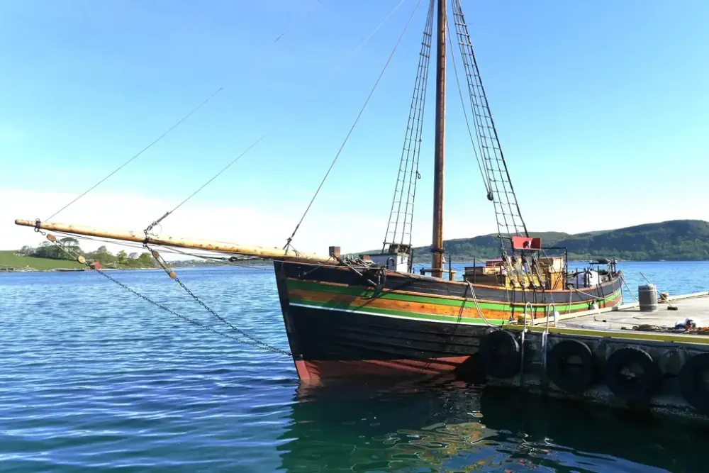 Seiskute ligger til kai.