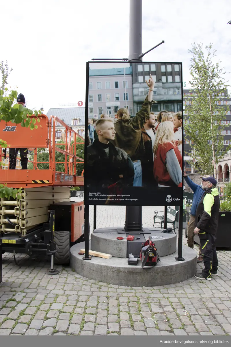 Bymiljøeteaten, Folkets hjørne og Arbark samarbeider om et permanent utstillingsprosjekt på Youngstorget mai 2025.