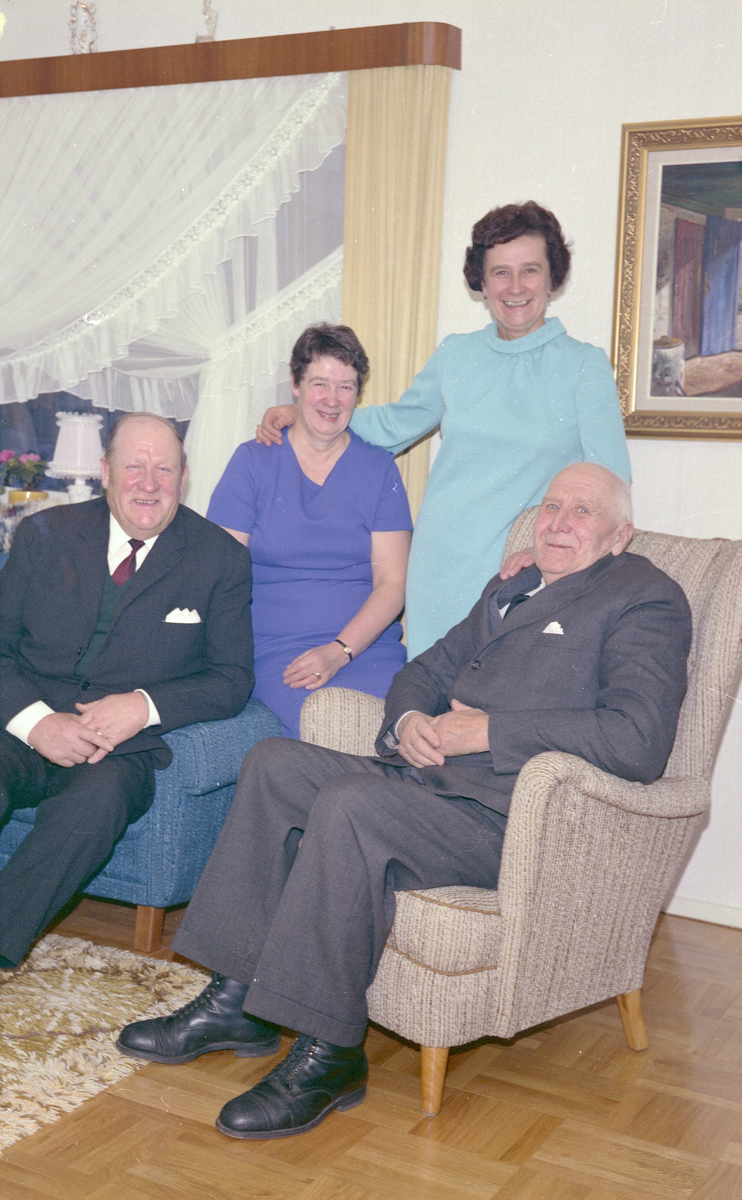 Fotografens anteckning: "Magnhild Linusson (50) 4-2-1968"