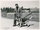 Polishundsutbildning, Växjö, cirka 1962.
Erik Lindqvist, Växjö, med Ray.