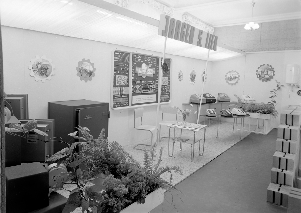 Håndver- og Industrimessen 1954, Jørgen S. Lien stand