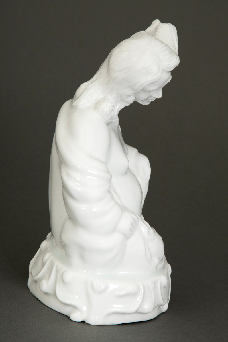 Figuren er en blanding av Buddha og Venus.