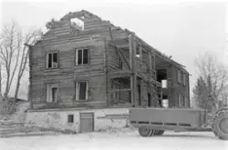 Vang H, Østre Hårstad gård, riving av hovedbygningen, laftet