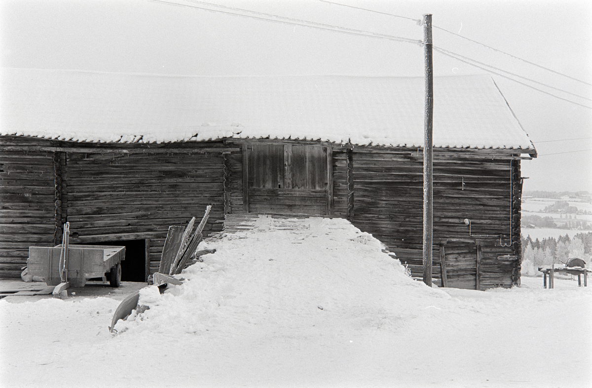 Ringsaker, Furnes, Stav gård, Stavlåven, låven ble fyttet til Hedmarksmuseet i 1969,