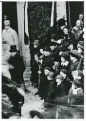 Kung och kronprins på besök i Växjö, 23/1 1913.
Stor folksam