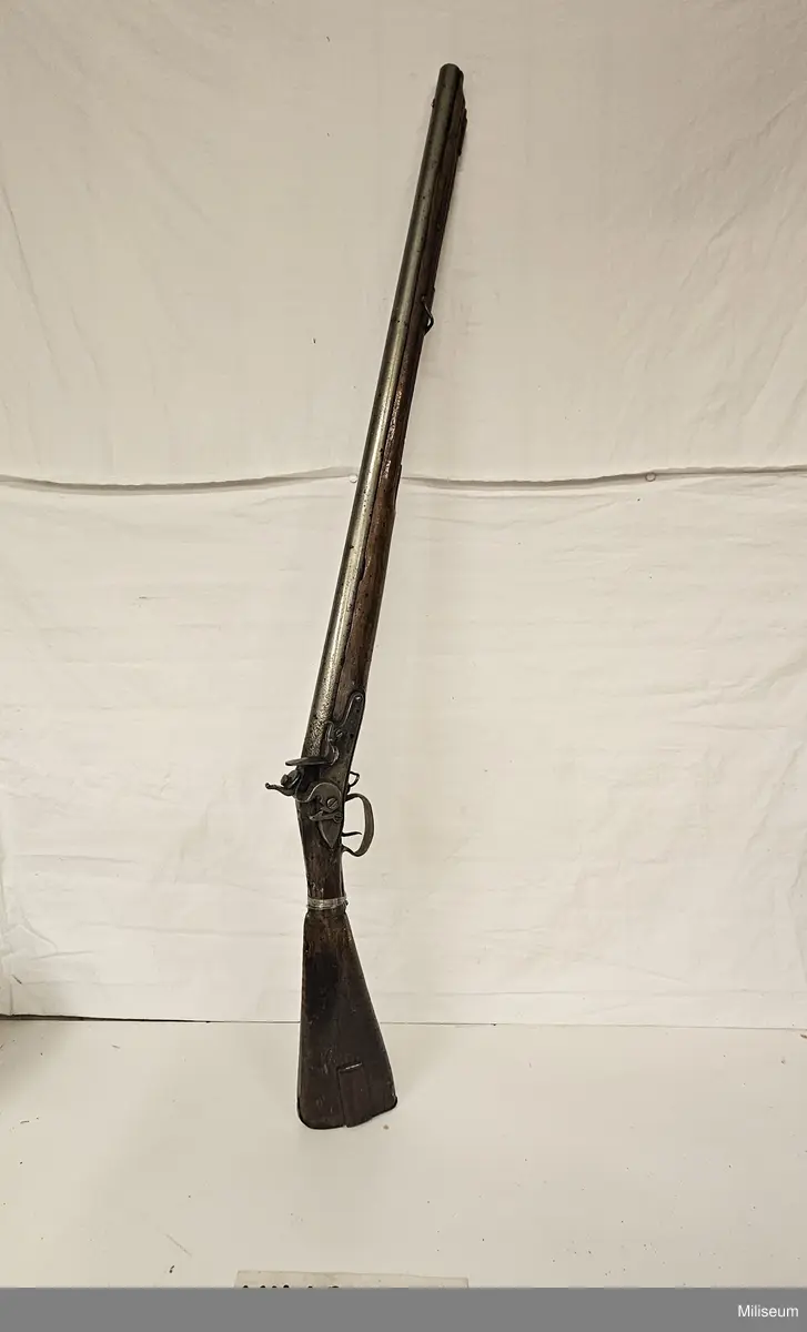 Jaktgevär, tillverkat av delar från olika 1700-talsvapen, bl a musköt m/1747.