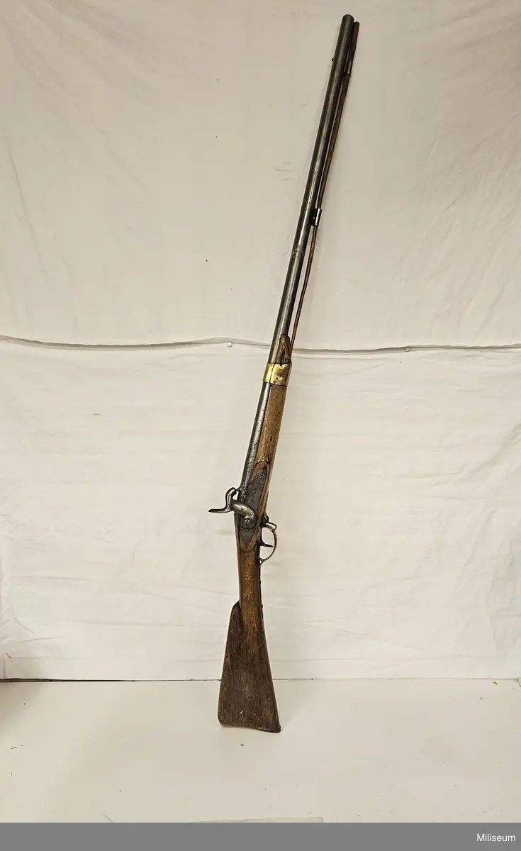Gevär m/1815-49, vapennummer 431. Avkortat och använt civilt som jaktgevär.