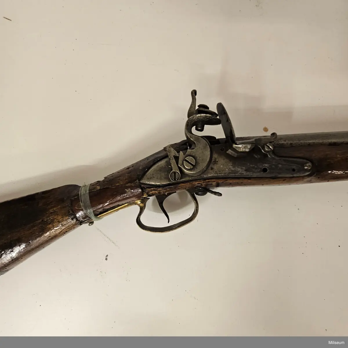 Jaktgevär, tillverkat av delar från olika 1700-talsvapen, bl a musköt m/1747.