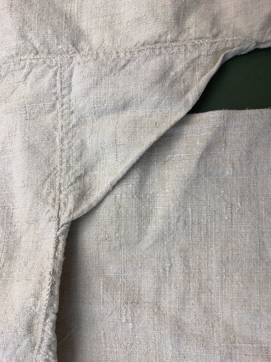 Handsydd skjorta från 1800-talet.