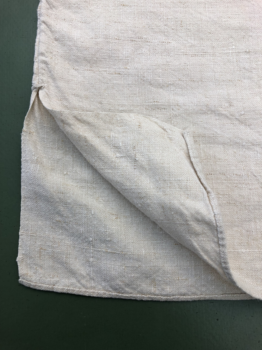 Handsydd skjorta från 1800-talet.
