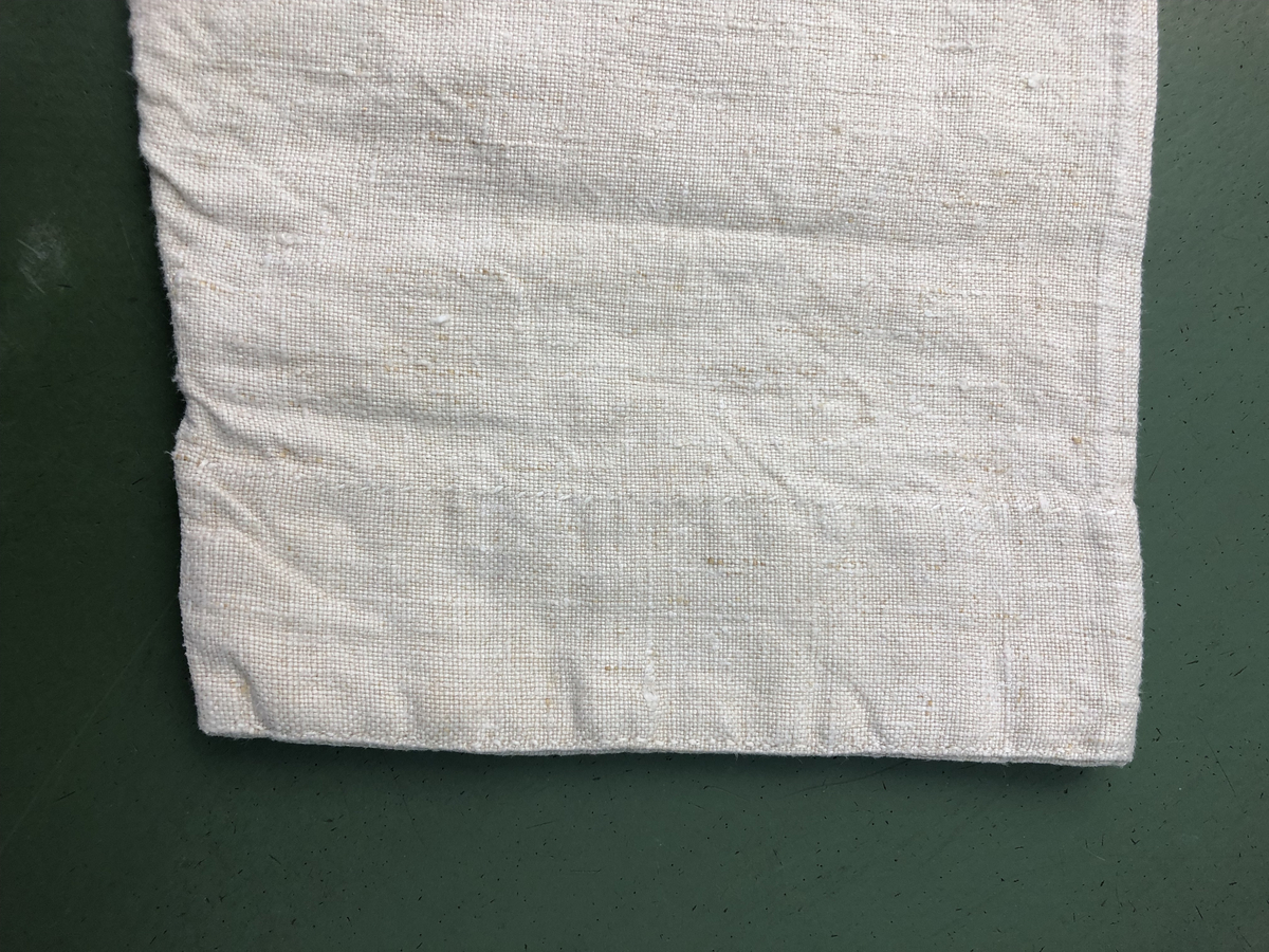 Handsydd skjorta från 1800-talet.