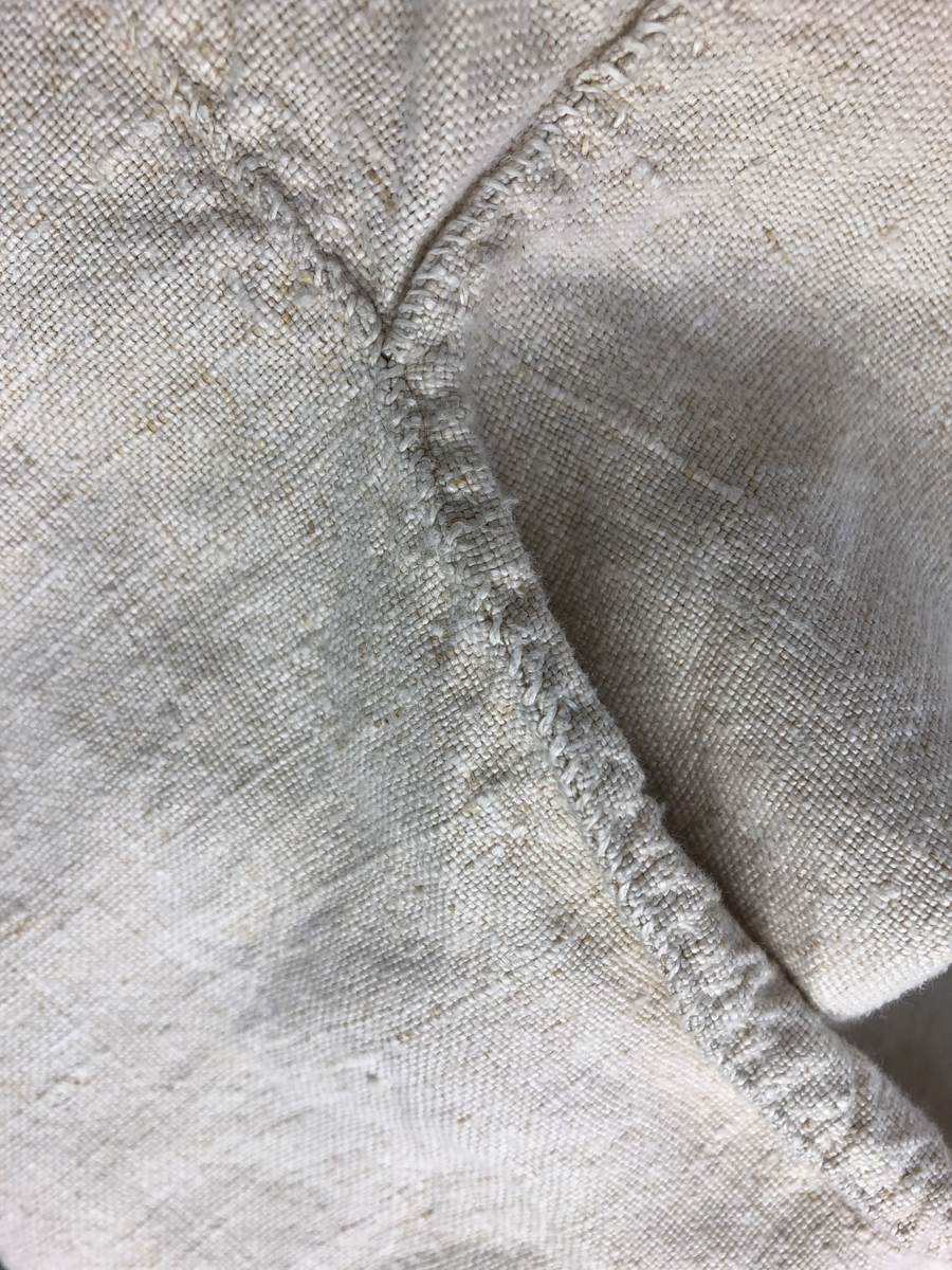Handsydd skjorta från 1800-talet.