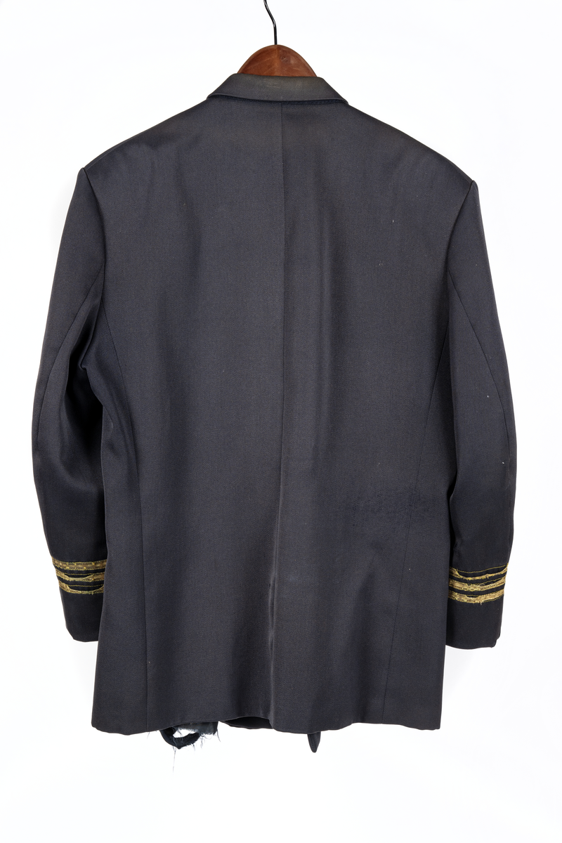 Uniformsjacka, blå med civil kaptensgrad. Foder av blått siden. Trasig vid innerfickan.