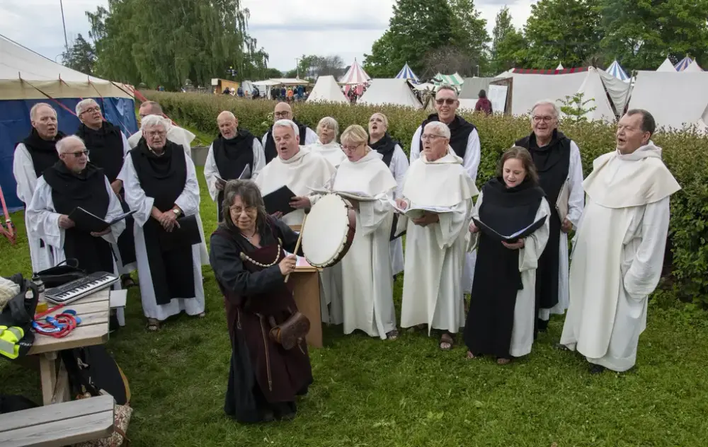 Blandakor i middelalderkostymer