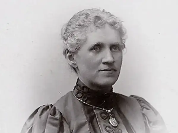 Kvinna i svartvit foto