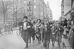 Majgubbar på St Larsgatan i Linköping.