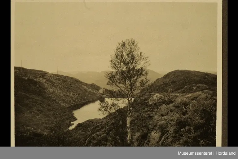 VANN,RESERVOIR,DEMNING,NUR RØR,LEDNING,FJELL,LANDSKAP
