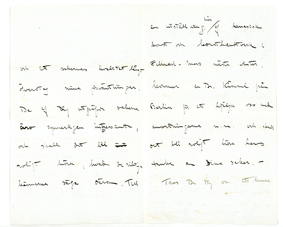 Brev från prins Gustaf Adolf år 1913 till professor Erik Nyström i Peking.

Kuvert med två ark med monogram.

Brevet rör 8 lådor med kinesiska antikiveter; keramik och bronser skickade från Kina till Sverige.

"Stlm okt. 4. 13

Min bäste Nyström

För nästan 14 dagar sedan kommo de 8 lådorna med saker från Kina mig tillhanda. Jag har emmellertid varit borta på manöver i Norrland, hvarför jag ej förrän nu kunnat skrifva till Dig.
Jag tackar Dig så ofantligt mycket och måste säga, att jag tycker att Du verkligen fått tag i utmärkta saker på det hela taget. All keramiken är utan undantag utmärkt bra och säkert enl. Europeiska marknadspris värd okr. 10 gånger så mycket som Du gaf för dem! Bronserna är jag kanske mindre förtjust i, ehuru dock några är bra och tycks hafva åldern inne. - Tyvärr var en stor del af keramiken söndrig vid hitkomsten, något som nog måst berodde på skeppsbrottet och den därmed sammanhängande ompackningen i Manilla. Två lådor, som ej varit ompackade, kommo fram i utmärkt skick och sakerna var här oskadade. Det stora Han-teglet var oskadat och en förstklassig museumspjäs!
Förstklassiga äro likaså den stora hästen och kamelen samt de stora figurerna, hvilka alla nu som bäst håller på att repareras. Några stora krukor, som voro oskadade, äro likaså goda pjeser. Som helhet kan säjas, att Ditt val är ur alla synpunkter förträffligt och att sakernas kvalitet långt öfversteg mina förväntningar. 

De af Dig utgräfda sakerna äro synnerligen intressanta, och skall det bli roligt höra, hvad de riktiga kännarna säga därom. Till en utställning här af kinesisk konst och konsthantverk i Februari - Mars nästa vinter, kommer en Dr. Kümmel från Berlin för att hjälp oss med hjälp oss med --------- m.m. och skall det bli roligt höra hans tanke om Dina saker.

Tror Du Dig om att kunna skaffa flera saker af samma goda kvalitet antingen i Peking eller i södern, så vore jag mycket tacksam och ställer härmet 500-kr till Ditt förfogande. Låt mig veta om Du kan åtaga Dig detta; hoppas Du ej gör det, om det är för besvärligt! Pengarna kan jag sända uppå Din rekvisition. Flera bronser vill jag ej ha, om de ej äro uppgräfda och verkl. vackra. 

Din tacksamhet tillgifne
Gustaf Adolf"