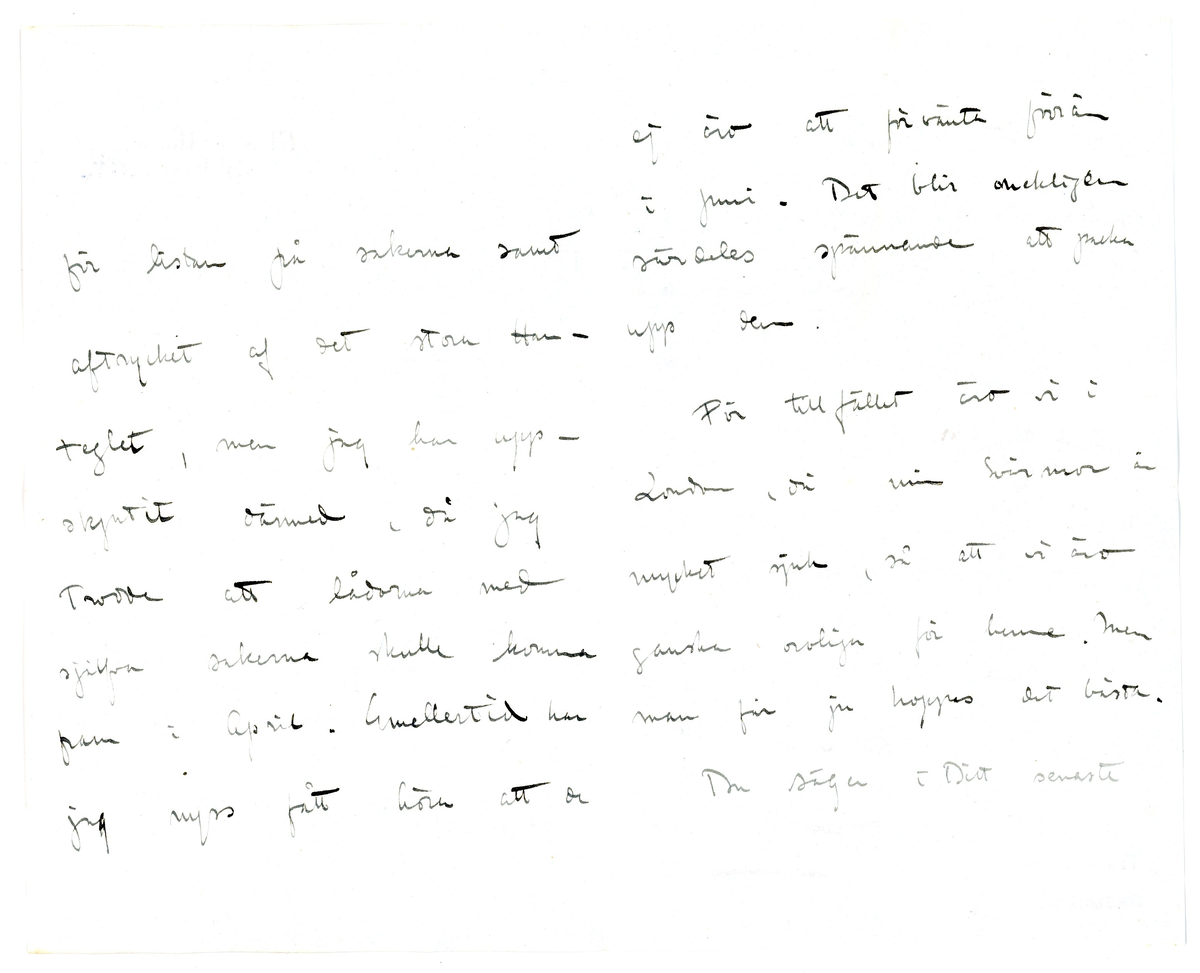 Brev från prins Gustaf Adolf år 1913 adresserat till professor Erik T. Nyström i Peking, Kina (China). 

1 kuvert och 1 ark brevpapper från Clarence House, St. James's S.W.

Brevet rör inköp av föremål / antikviteter från Kina.

"Maj 5. 1913

Bäste Nyström

Blott ett par rader för att tacka Dig för ett bref, som jag fick för ett par dagar sedan. Jag skulle ha skrifvit förut och tackat för listan på sakerna samt aftrycket av det stora Han-teglet, men jag uppskjutit därmet, då jag trodde att lådorna med själfva sakerna skulle komma fram i April. Emellertid har jag nyss fått höra att de ej är att förvänta förrän i Juni. Det blir onekligen särdeles spännande att packa upp dem. 

För tillfället äro vi i London, då min svärmor är mycket sjuk, så att vi äro ganska oroliga för henne. Men man får ju hoppas det bäeta. 

Du säger i Ditt senaste bref att möjligheterna för systematiska utgräfningar kanske i en nära framtid skulle ljusna. Om så är, så var god och underrätta mig.  - Hoppas Du snart kan komma igång med arbetet vid universitetet igen.

Med hjärtlig hälsning
tillgifne
Gustaf Adolf"