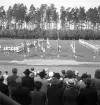 Gymnastiken 1944.
Stor parad på gräsplanen, Värendsvallen. Fotot taget från
publikläktaren.