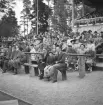 Fotbollen 1944.
Publikbild, under fotbollsmatchen.