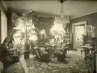 Bilder av släkten Brodin från hemmet på Norrlandet. Rum inifrån lantstället 